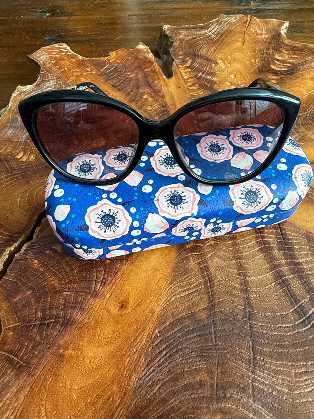 Brighton Black Ladies Sunglasses with Blue Floral Case - Picture 3 of 6